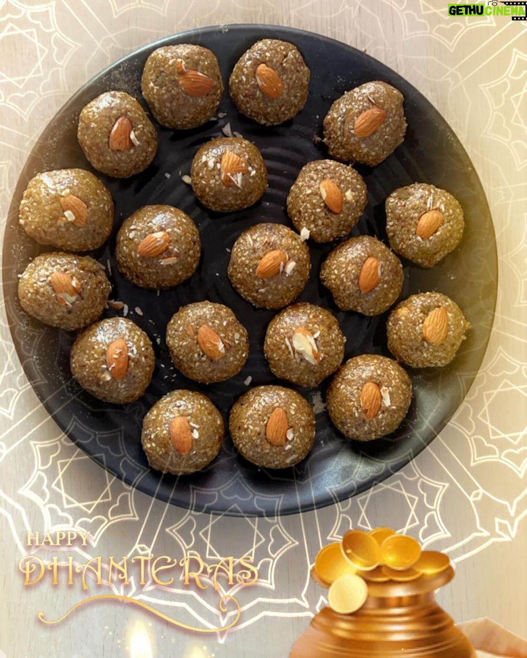 Abha Paul Instagram - Dhanteras ka magic hai nirala, ghar ke laddu aur wealth ka shower wala. May your life be sweet and full of sparkle, just like our homemade laddu and gold ka tala!" 😄 Thank you @guladejyoti ❤️👌🏻 #dietsweet #dietladdu #dietfood #happydhanteras