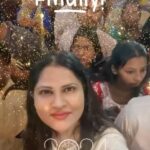 Abha Paul Instagram - #2024 ki shuruat Siddhivinayak Ganpati Ji ke darshan ke saath karne ka socha, lekin wahan itni bheed thi ki darshan nahi ho paye. Phir socha, kyun na Mahalakshmi ke darshan kar liye jaaye. Lekin wahan bhi lambi line thi, darshan nahi ho paye. Phir dil se bhagwan ka naam liya aur wapas Siddhivinayak gaye. Aur tab jaake darshan huye, dil khush ho gaya. Yeh hai meri 2024 ki shuruat ki kahani, bhagwan ke darshan ke saath. 🕉️ #harharmahadevॐ #ganpatibappamorya #jaimatadi #siddhivinayak #darshan #mahalaxmi Siddhivinayak Temple, Mumbai