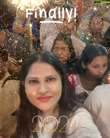 Abha Paul Instagram - #2024 ki shuruat Siddhivinayak Ganpati Ji ke darshan ke saath karne ka socha, lekin wahan itni bheed thi ki darshan nahi ho paye. Phir socha, kyun na Mahalakshmi ke darshan kar liye jaaye. Lekin wahan bhi lambi line thi, darshan nahi ho paye. Phir dil se bhagwan ka naam liya aur wapas Siddhivinayak gaye. Aur tab jaake darshan huye, dil khush ho gaya. Yeh hai meri 2024 ki shuruat ki kahani, bhagwan ke darshan ke saath. 🕉️ #harharmahadevॐ #ganpatibappamorya #jaimatadi #siddhivinayak #darshan #mahalaxmi Siddhivinayak Temple, Mumbai
