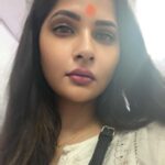 Abha Paul Instagram - #2024 ki shuruat Siddhivinayak Ganpati Ji ke darshan ke saath karne ka socha, lekin wahan itni bheed thi ki darshan nahi ho paye. Phir socha, kyun na Mahalakshmi ke darshan kar liye jaaye. Lekin wahan bhi lambi line thi, darshan nahi ho paye. Phir dil se bhagwan ka naam liya aur wapas Siddhivinayak gaye. Aur tab jaake darshan huye, dil khush ho gaya. Yeh hai meri 2024 ki shuruat ki kahani, bhagwan ke darshan ke saath. 🕉️ #harharmahadevॐ #ganpatibappamorya #jaimatadi #siddhivinayak #darshan #mahalaxmi Siddhivinayak Temple, Mumbai