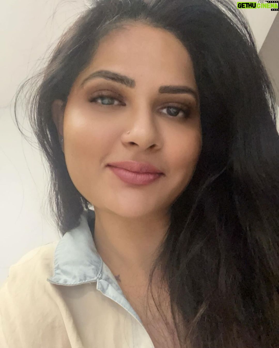 Abha Paul Instagram - Good evening 😍 Teşvikiye