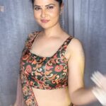 Abha Paul Instagram – Traditional attire, hamesha ka style statement. Kabhi out of vogue nahi hota! Always in trend! π
Kya bolte ho?
#forevertrendy
#traditional