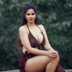 Abha Paul Instagram - छोरी बावली हो गई 😬🔥 #sundayfunday #sundayvibes