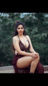 Abha Paul Instagram - छोरी बावली हो गई 😬🔥 #sundayfunday #sundayvibes
