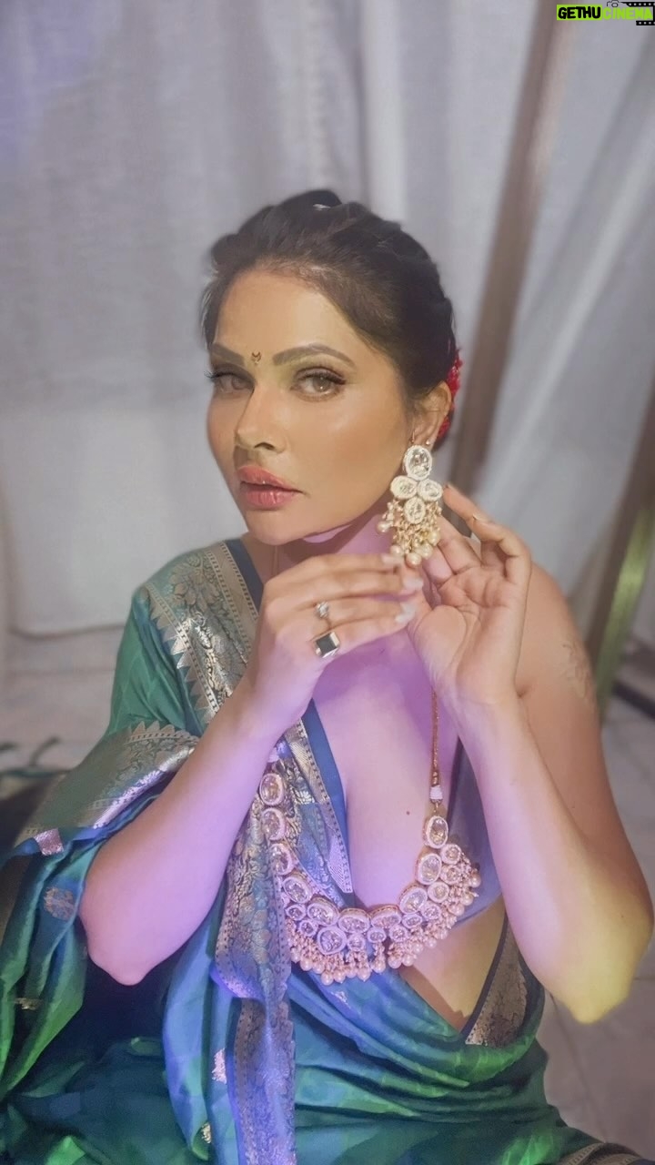 Abha Paul Instagram - meri साँसों में basa है tera ही एक नाम ♥️