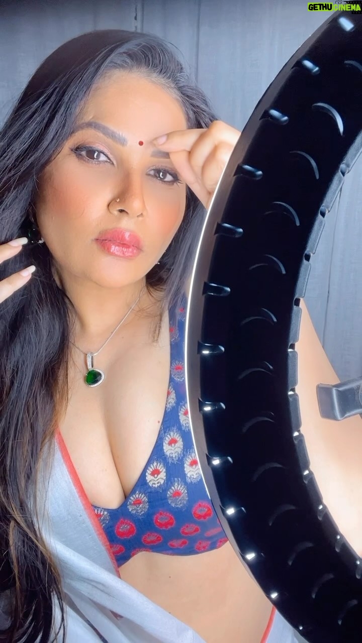 Abha Paul Instagram - इन आँखों की मस्ती ke मस्ताने hazaaron हैं 😍 ᴍᴜᴍʙᴀɪ