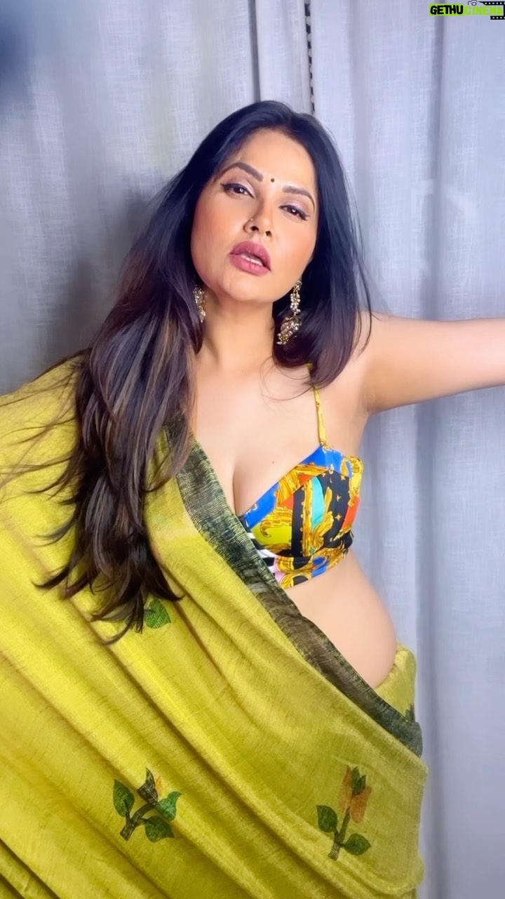 Abha Paul Instagram - Kise duniya chahiy? Tu hai to mujhe phir or Kya chahiy…….🔥🎧
