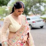 Abha Paul Instagram – Ethnic attires ❤️

1: #saree #banarasisaree 
2: #sindur #bhartiyaparampara 
 
Pics #credit  @yadav.himani 
#style  @yadav.himani 
#makeupartist  @ayesha_das_dowerah 
#hairstyles  @ayesha_das_dowerah CBD Belapur