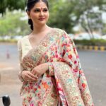 Abha Paul Instagram – Ethnic attires ❤️

1: #saree #banarasisaree 
2: #sindur #bhartiyaparampara 
 
Pics #credit  @yadav.himani 
#style  @yadav.himani 
#makeupartist  @ayesha_das_dowerah 
#hairstyles  @ayesha_das_dowerah CBD Belapur