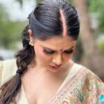 Abha Paul Instagram – Ethnic attires ❤️

1: #saree #banarasisaree 
2: #sindur #bhartiyaparampara 
 
Pics #credit  @yadav.himani 
#style  @yadav.himani 
#makeupartist  @ayesha_das_dowerah 
#hairstyles  @ayesha_das_dowerah CBD Belapur