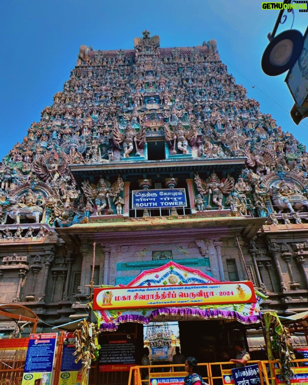 Abha Paul Instagram - Meenakshi Amman ka mandir, jahan har shilp kaam kahani sunata hai, aur galiyon mein phaili sugandh aatma tak ko chhoo jati hai. β¨ #MeenakshiAmman #MaduraiKiShaam #DivineVibes #SpiritualSojourn #TempleTales ποΈβ¨ Meenakshi Amman Temple Madurai