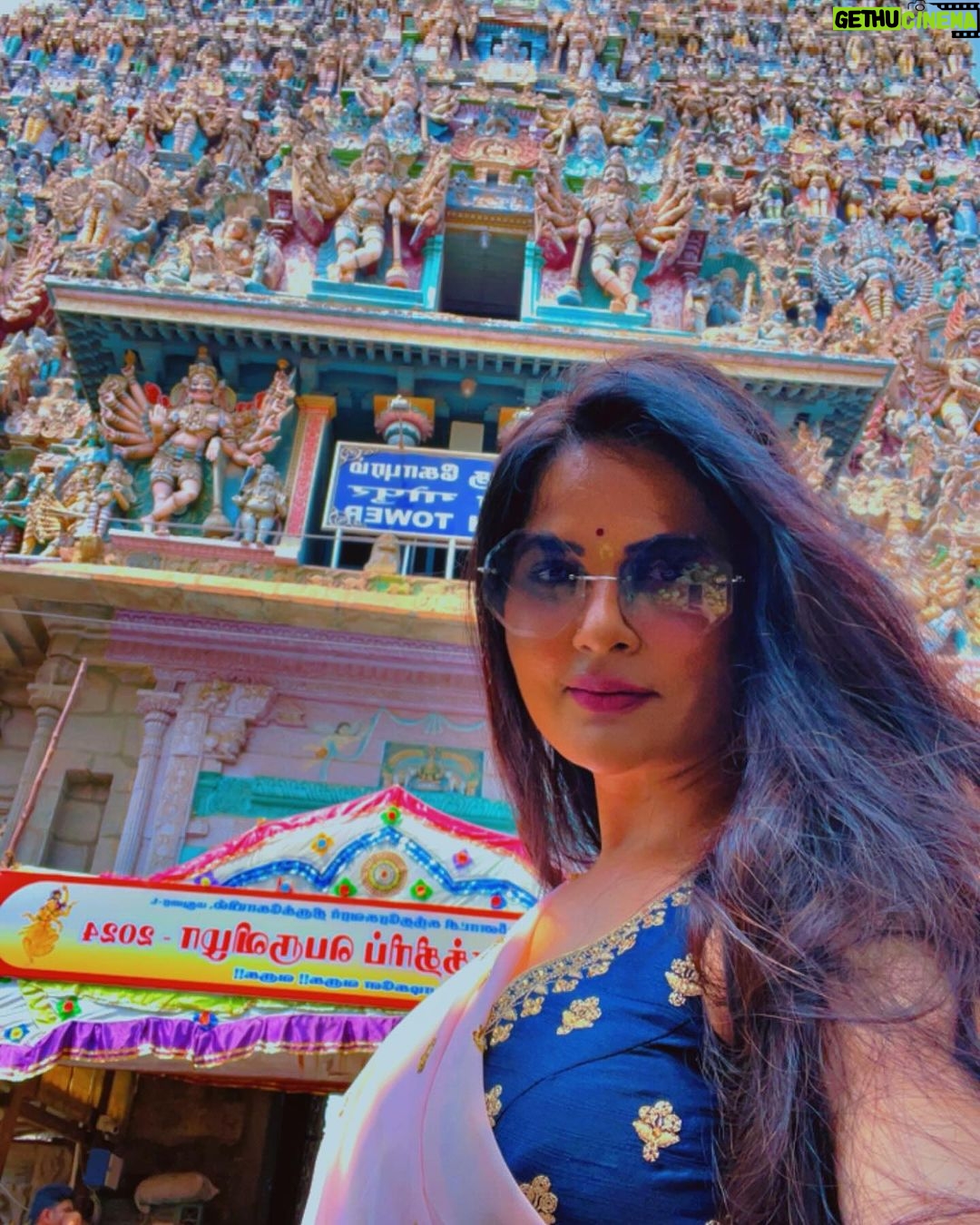 Abha Paul Instagram - Meenakshi Amman ka mandir, jahan har shilp kaam kahani sunata hai, aur galiyon mein phaili sugandh aatma tak ko chhoo jati hai. β¨ #MeenakshiAmman #MaduraiKiShaam #DivineVibes #SpiritualSojourn #TempleTales ποΈβ¨ Meenakshi Amman Temple Madurai
