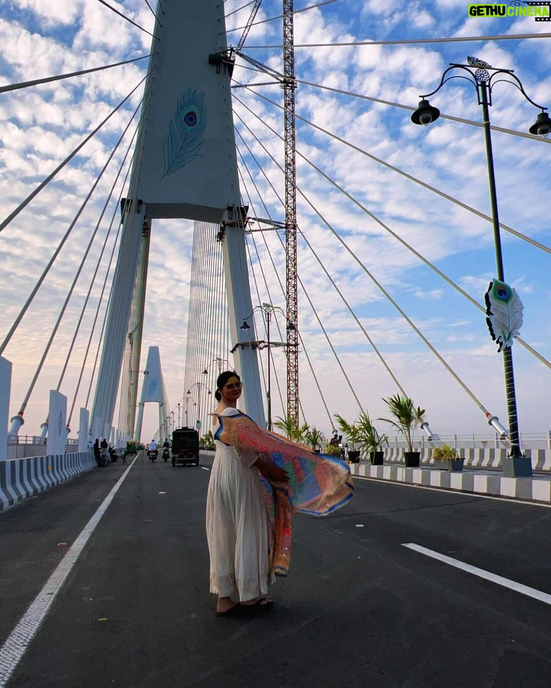 Abha Paul Instagram - Dwarka’s new pride, Sudarshan Setu, where history meets modern marvels. Thank you, PM Modi @narendramodi for this gift. 🌉✨ #Dwarkadhish #NewBeginnings #bhetdwarka #sudarshansetu 😄 Bhet Dwarika