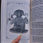 Abha Paul Instagram - Veeron ko aage badhne ka saahas, bhakton ko aastha ki deepshikha, Sundarkand se jeewan ka saar. Padhte waqt itna achha laga, mann karta hai ki kash aur bhi likha hota, toh thoda aur jaan paate Hanuman Ji ke bachpan ke bare mein. Jai Shri Ram! Jai Hanuman! 🙏✨ #jaishreeram #jaihanuman🙏