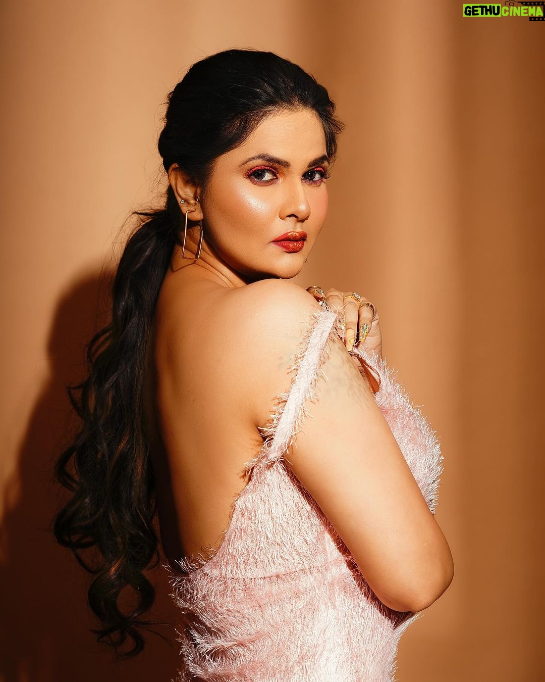 Abha Paul Instagram - Think pink and slay all day – this gown is my Fashion Nova fairy tale. ✨👑 #photographer @abhay_r_kirti #hairandmakeup @ayesha_das_dowerah #designer @yadav.himani #coordinate @teamaabhapaul #brand @aabhapaulclothing