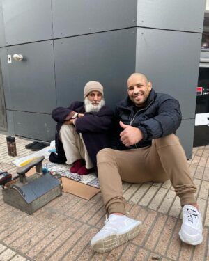 Abu Azaitar Instagram - The most beloved of people to Allah are the one who brings the most benefit to people.
The smiles and prayers of people in-need are my daily motivation to keep fighting for them .😔😢❤️🤲🏼