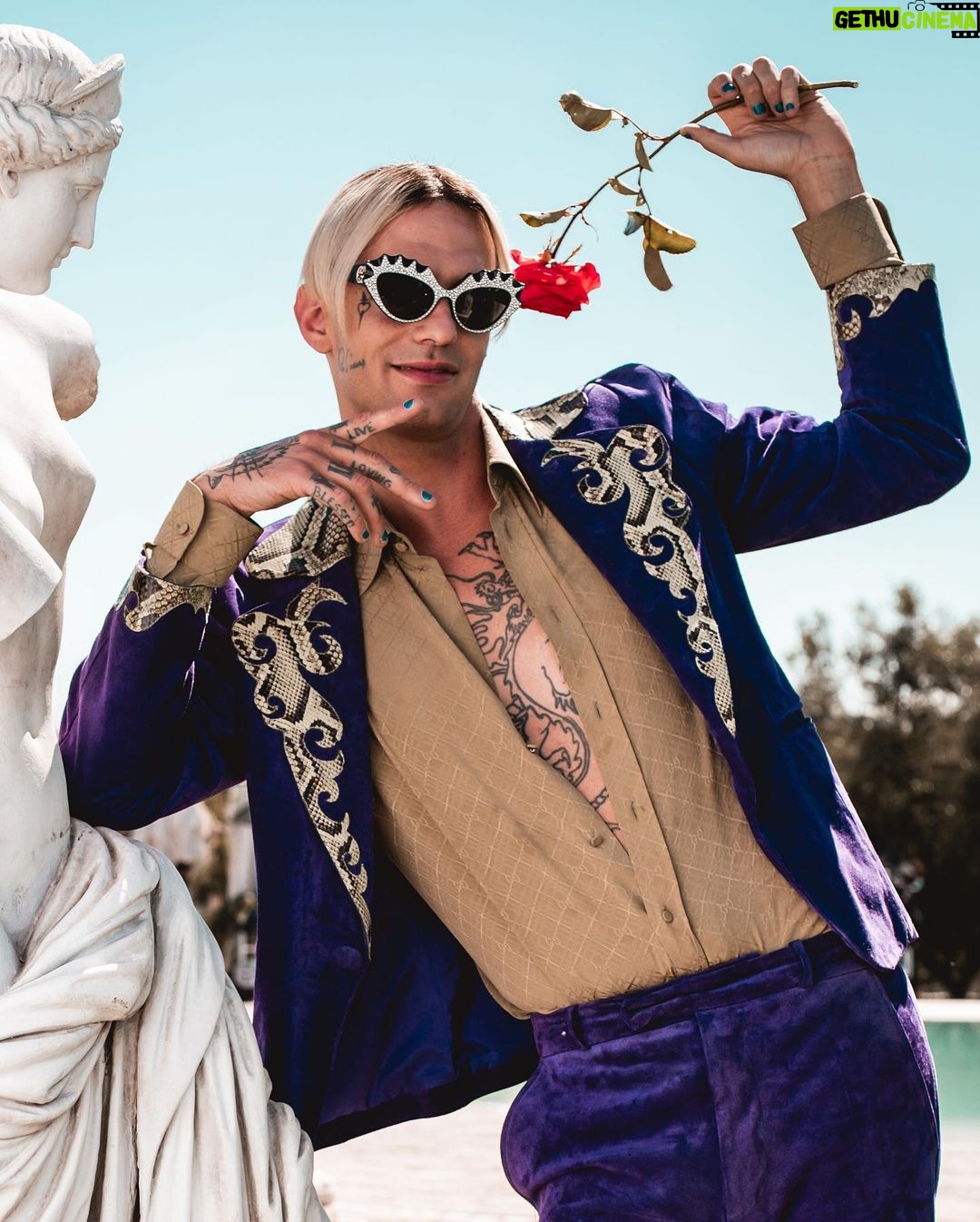 Achille Lauro Instagram - βMilleβ N1 in classifica Fimi e disco dβoro in 1 settimana π¦πββοΈπΈππΌπ€Ώβ½οΈπββοΈ