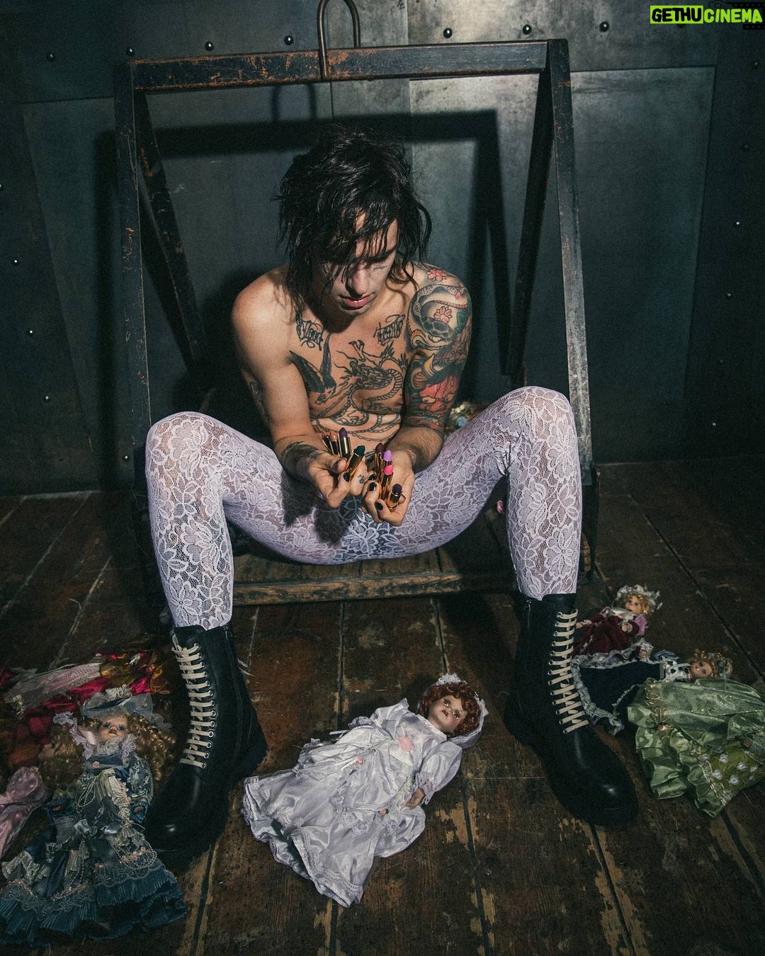 Achille Lauro Instagram - Questa notte l’ultimo bacio. @guccibeauty #adv