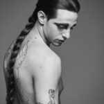 Achille Lauro Instagram - • Creative Director: @directedbyachillelauro Sono il Rock 'N Roll. Trasgressione che entra nelle case di mezza America. Esplicito invito a lasciarsi andare. Una vecchia chiesa indignata per il credo dell'irriverenza. Nuovo tempio notturno del giovane e del proibito. È tempo di gioco. Demonio, divinità, Jukebox tappezzati di chiodi. Unione rituale con gli altri In un solo corpo danzante. Carne che chiede carne. Uragano nei desideri sessuali, Scossa nel perbenismo familiare, Promessa di piacere. Il sacro vincolo del godimento. Godere è un obbligo. Dio benedica chi gode. I am Rock ‘n' Roll. Transgressions entering houses all over America. An explicit appeal to let yourself go. An old church indignant over the irreverent beliefs. A new night temple of youth and the forbidden. It's time to play. Demon, divinity, Nail covered Juke Box. Ritualised union with others In a single, dancing body. Meat asking for meat. Hurricane of sexual desires, Family respectability shocked. The promise of pleasure The sacred bond of pleasures. Pleasure is a duty. God blesses those who take pleasure. Tributo a Mina, donna dal vero animo Rock 'N Roll, e all'iconica cover dell'album Rane Supreme del 1987. Costume Design: @alessandro_michele @gucci Co-creative Director: Nicolò Cerioni Fotografia: @LeandroEmede @guccibeauty