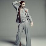 Achille Lauro Instagram - • Creative Director: @directedbyachillelauro Sono il Rock 'N Roll. Trasgressione che entra nelle case di mezza America. Esplicito invito a lasciarsi andare. Una vecchia chiesa indignata per il credo dell'irriverenza. Nuovo tempio notturno del giovane e del proibito. È tempo di gioco. Demonio, divinità, Jukebox tappezzati di chiodi. Unione rituale con gli altri In un solo corpo danzante. Carne che chiede carne. Uragano nei desideri sessuali, Scossa nel perbenismo familiare, Promessa di piacere. Il sacro vincolo del godimento. Godere è un obbligo. Dio benedica chi gode. I am Rock ‘n' Roll. Transgressions entering houses all over America. An explicit appeal to let yourself go. An old church indignant over the irreverent beliefs. A new night temple of youth and the forbidden. It's time to play. Demon, divinity, Nail covered Juke Box. Ritualised union with others In a single, dancing body. Meat asking for meat. Hurricane of sexual desires, Family respectability shocked. The promise of pleasure The sacred bond of pleasures. Pleasure is a duty. God blesses those who take pleasure. Tributo a Mina, donna dal vero animo Rock 'N Roll, e all'iconica cover dell'album Rane Supreme del 1987. Costume Design: @alessandro_michele @gucci Co-creative Director: Nicolò Cerioni Fotografia: @LeandroEmede @guccibeauty