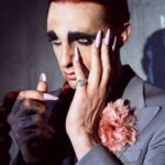 Achille Lauro Instagram - • Creative Director: @directedbyachillelauro Sono il Rock 'N Roll. Trasgressione che entra nelle case di mezza America. Esplicito invito a lasciarsi andare. Una vecchia chiesa indignata per il credo dell'irriverenza. Nuovo tempio notturno del giovane e del proibito. È tempo di gioco. Demonio, divinità, Jukebox tappezzati di chiodi. Unione rituale con gli altri In un solo corpo danzante. Carne che chiede carne. Uragano nei desideri sessuali, Scossa nel perbenismo familiare, Promessa di piacere. Il sacro vincolo del godimento. Godere è un obbligo. Dio benedica chi gode. I am Rock ‘n' Roll. Transgressions entering houses all over America. An explicit appeal to let yourself go. An old church indignant over the irreverent beliefs. A new night temple of youth and the forbidden. It's time to play. Demon, divinity, Nail covered Juke Box. Ritualised union with others In a single, dancing body. Meat asking for meat. Hurricane of sexual desires, Family respectability shocked. The promise of pleasure The sacred bond of pleasures. Pleasure is a duty. God blesses those who take pleasure. Tributo a Mina, donna dal vero animo Rock 'N Roll, e all'iconica cover dell'album Rane Supreme del 1987. Costume Design: @alessandro_michele @gucci Co-creative Director: Nicolò Cerioni Fotografia: @LeandroEmede @guccibeauty