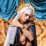 Achille Lauro Instagram - Sull'altare una slot Cristo è una donna Madonne sopra i muri Il mio Dio è in minigonna La mela dell'Eden Eva veste serpente La mela di Jobs Nasci già dipendente Ma a noi sta bene così GENERAZIONE X Cover Story @Vanityfair Thanks to @Simonemarchetti • Creative Director: @directedbyachillelauro Fotografia @LeandroEmede Abiti, @gucci. Gioielli «Hortus Deliciarum», Gucci High Jewelry Fashion editor @nickcerioni. Make-up @nikipinna e @maddalenabrandomakeup per Simone Belli Agency Using Gucci Beauty Hair @francescopegoretti per Simone Belli Agency. Manicure @gamaxofficial @marcella_caricato_ Hanno collaborato Salvatore Pezzella, Arianna Beachi, Michele Potenza. Assistenti fotografo Paolo Baccolo, Riccardo Andreaus. Produzione Sugarkane Studio. Producer Giulia Vercelli. @friendsandpartners Veronica Corno Ufficio stampa @goigest.