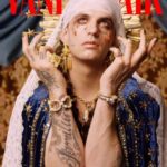 Achille Lauro Instagram - Sull'altare una slot Cristo è una donna Madonne sopra i muri Il mio Dio è in minigonna La mela dell'Eden Eva veste serpente La mela di Jobs Nasci già dipendente Ma a noi sta bene così GENERAZIONE X Cover Story @Vanityfair Thanks to @Simonemarchetti • Creative Director: @directedbyachillelauro Fotografia @LeandroEmede Abiti, @gucci. Gioielli «Hortus Deliciarum», Gucci High Jewelry Fashion editor @nickcerioni. Make-up @nikipinna e @maddalenabrandomakeup per Simone Belli Agency Using Gucci Beauty Hair @francescopegoretti per Simone Belli Agency. Manicure @gamaxofficial @marcella_caricato_ Hanno collaborato Salvatore Pezzella, Arianna Beachi, Michele Potenza. Assistenti fotografo Paolo Baccolo, Riccardo Andreaus. Produzione Sugarkane Studio. Producer Giulia Vercelli. @friendsandpartners Veronica Corno Ufficio stampa @goigest
