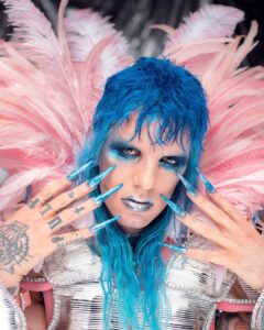 Achille Lauro Instagram - • Creative Director: @directedbyachillelauro Sono il Glam rock. Sono un volto coperto dal trucco. La lacrima che lo rovina. Il velo di mistero sulla vita. Sono la solitudine nascosta in un costume da palcoscenico. Sessualmente tutto. Genericamente niente. Esagerazione, teatralità, disinibizione. Lusso e decadenza. Peccato e peccatore, Grazia e benedizione. Un brano che diventa nudità. Sono gli artisti che si spogliano, E lasciano che chiunque Possa spiare nelle loro camere da letto e in tutte le stanze della psiche. Esistere è essere. Essere è diritto di ognuno. Dio benedica chi è. I am Glam rock. I am a makeup covered face. The tear which ruins it. The veil of the mistery of life. I am loneliness hidden by a stage costume. Sexually, everything. Generically, nothing. Over the top, theatrical, uninhibited. Luxury and decadence. Sin and sinner, Grace and blessing. A tune turning to nudity. It is artists who undress, And let anyone Spy into their bedrooms and all the rooms of their minds. Existing is being. Being is everyone's right. God bless who is. Costume Design: @alessandro_michele @gucci Co-creative Director: Nicolò Cerioni Fotografia: @LeandroEmede @guccibeauty