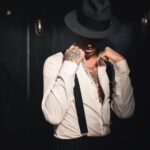Achille Lauro Instagram - Da oggi è ufficiale: farò parte del cast del 71° FESTIVAL DI SANREMO portando in scena 5 quadri, 5 opere d’autore 🖼 Grazie mille ad Amadeus, a Lucio Presta e a tutta la Rai per la grande opportunità San Remo, Italy