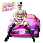 Achille Lauro Instagram - “1990” FUORI ORA 👙 Il primo progetto targato Elektra Records guidato da me. 7 Hit mondiali. Vecchi e nuovi amici insieme ai pilastri della musica Dance anni 90. Link in bio