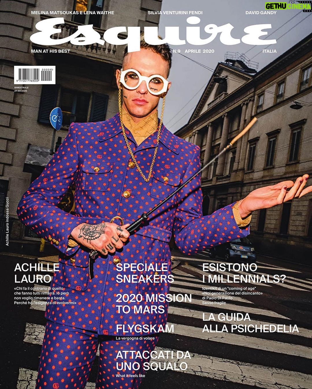 Achille Lauro Instagram - @Gucci X @esquireitalia “Crea vestiti alle canzoni e decide i picchi delle ricerche di Google. Incontro con l’Idolo Immortale che porta la sua musica all’estremo e racconta la poesia della gente.” Art by @bruce_gilden Styl by @nickcerioni Milan, Italy