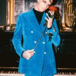 Achille Lauro Instagram - “Sposami Ti regalo il Duomo Piazza dei miracoli Ti regalo Napoli Lenzuola Bulgari Milioni, buttali Un castello delle favole Centomila rose, strappale Ti regalo Piazza Barberini Casa a via Condotti con vista Santorini, Montecarlo e Rimini, Un'autostrada fino ai limiti, Ti regalo Capri Ma con dietro Amalfi Un salone a Courmayeur La cucina a Chamonix Sì, trafiggi il cuore mio Ti regalo i cocci La vasca sembra i tropici E i corridoi sono aeroporti. Ma torna qui” Piccola Sophie, 1920
