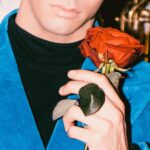 Achille Lauro Instagram - “Sposami Ti regalo il Duomo Piazza dei miracoli Ti regalo Napoli Lenzuola Bulgari Milioni, buttali Un castello delle favole Centomila rose, strappale Ti regalo Piazza Barberini Casa a via Condotti con vista Santorini, Montecarlo e Rimini, Un'autostrada fino ai limiti, Ti regalo Capri Ma con dietro Amalfi Un salone a Courmayeur La cucina a Chamonix Sì, trafiggi il cuore mio Ti regalo i cocci La vasca sembra i tropici E i corridoi sono aeroporti. Ma torna qui” Piccola Sophie, 1920