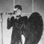 Achille Lauro Instagram - Questa sera sarebbe stata la prima assoluta del tour “Achille Idol Immortale”. Il nome era ispirato al mio primo album di successo, quel me che ha provato ad uccidermi e lo stesso che è riuscito a salvarmi. Ricordo la mia prima esibizione, bambini nella città di Dio. Un locale fatiscente preso in affitto a Roma, una giacca di pelle marrone. Ricordo le facce dei ragazzi che c’erano, di alcuni ricordo anche i nomi. Sembrano passate 3 vite ma per me siete stati sempre voi, anche quando eravamo in pochi. Oggi non potremo incontrarci, ma voglio ora, come mai, ringraziarvi tutti. Uso poco i social e tengo la mia vita distante. Il tempo vale troppo per noi comuni mortali. Cerco di dedicarlo a scrivere poesie, alla musica, a grandi ambizioni, ma oggi è il momento del grazie. Siete il mio vero successo e quello che abbiamo fatto lo abbiamo fatto insieme. I biglietti che avete acquistato per questo tour rimarranno validi per gli appuntamenti del 2021. Sto preparando qualcosa che vi lascerà a bocca aperta. Abbiate fiducia, abbiamo appena iniziato. Vi voglio bene, A presto. Lauro