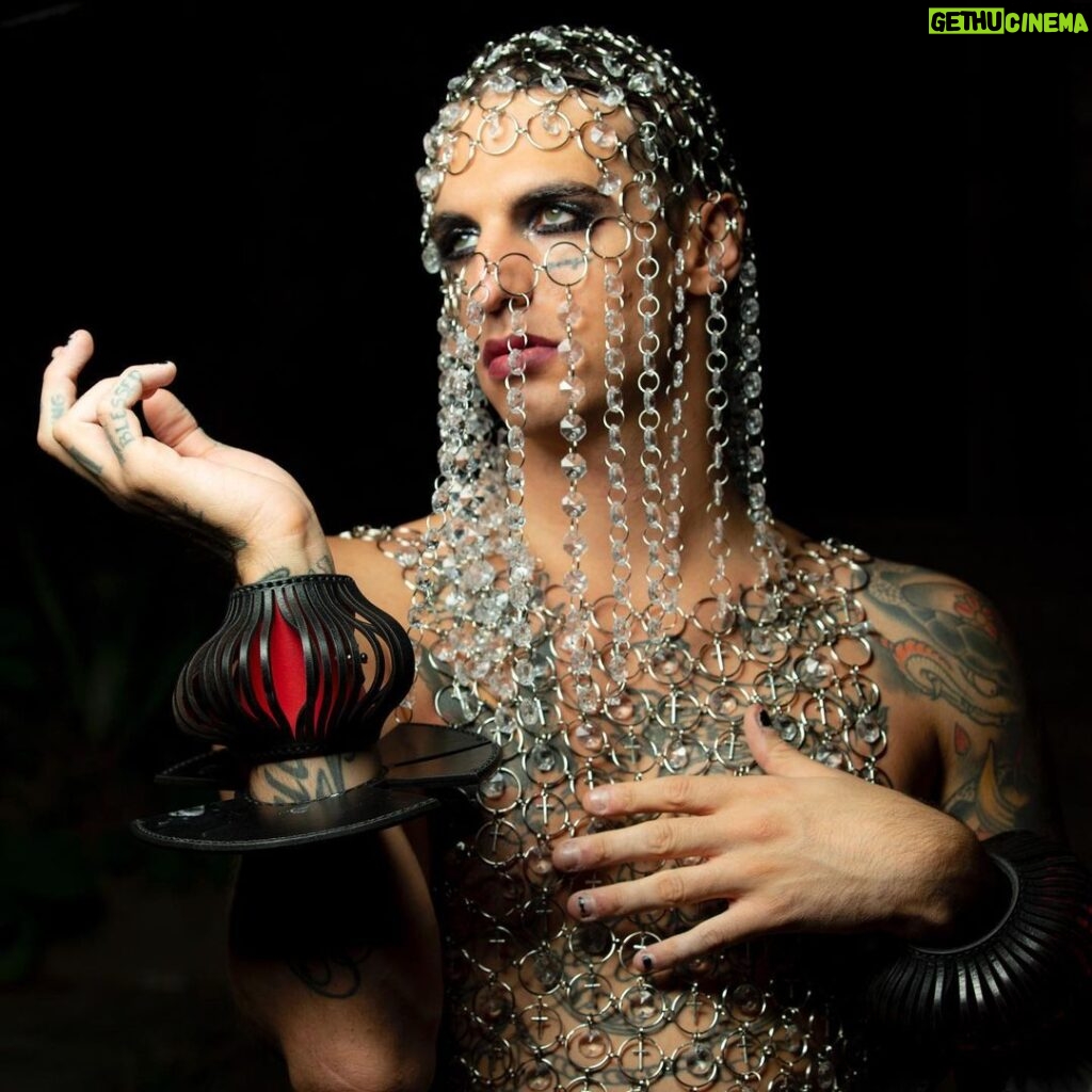 Achille Lauro Instagram - Cose da femmina 💍 “Maleducata". Il Video. Online. Make-up @nyxcosmetics_italy Style @nickcerioni Ph @luca_damelio_obe #makeup #nyxcosmeticsitaly
