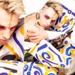 Achille Lauro Instagram - Achille Idol. Nato a Londra, nel quartiere di Stanmore, da un commerciante, il frontman della punk rock band Generation X prese il soprannome da un episodio della sua adolescenza: la sua insegnante, correggendo un suo compito, scrisse a margine "William is idle", "Billy è un fannullone".