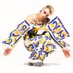 Achille Lauro Instagram - Achille Idol. Nato a Londra, nel quartiere di Stanmore, da un commerciante, il frontman della punk rock band Generation X prese il soprannome da un episodio della sua adolescenza: la sua insegnante, correggendo un suo compito, scrisse a margine "William is idle", "Billy è un fannullone".