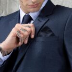 Achille Lauro Instagram - Ho firmato il piu importante contratto discografico degli ultimi 10 anni della musica in Italia. Dormivo su un materasso per terra, adesso scelgo in quale stanza passare la notte e con chi. Sto lavorando a 2 nuovi album. Con il primo ci divertiremo, con il successivo cambieremo la musica italiana. Elektra Records @warnermusicitaly