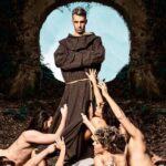 Achille Lauro Instagram - “Amare una sconosciuta. L’amore è il mondo che si capovolge. La guerra è pace La libertà è schiavitù L’ignoranza è forza” #MeNeFrego Ora Su YouTube