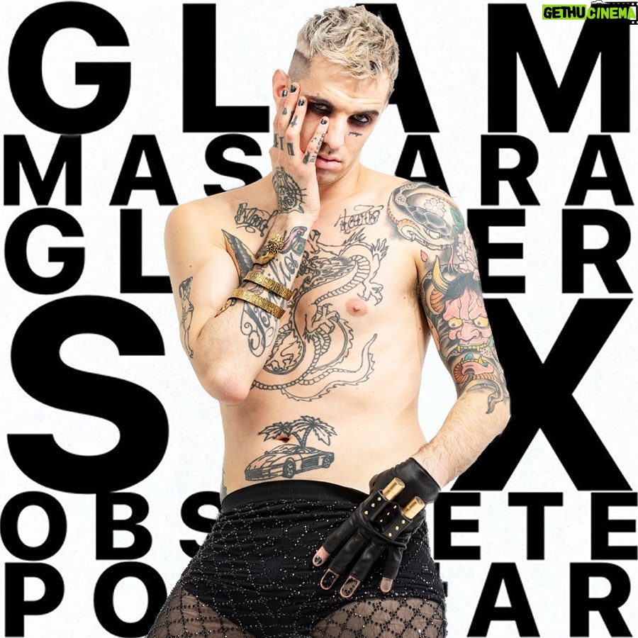 Achille Lauro Instagram - San Valentino & Calze a rete👠🖤