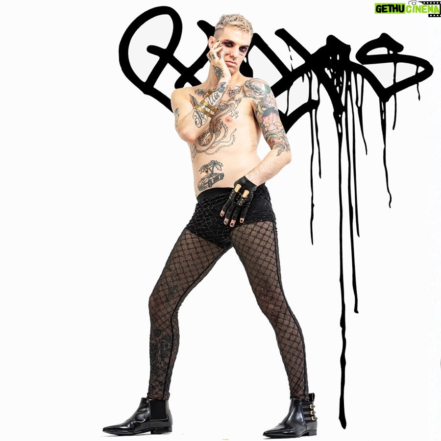 Achille Lauro Instagram - San Valentino & Calze a rete👠🖤