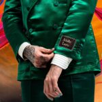 Achille Lauro Instagram - Ziggy Stardust, uno dei tanti alter ego di David Bowie.Anima ribelle simbolo di assoluta libertà artistica espressiva e sessuale e di una mascolinità non tossica. • Creative Director: @directedbyachillelauro Sanremo