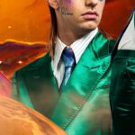 Achille Lauro Instagram - Ziggy Stardust, uno dei tanti alter ego di David Bowie.Anima ribelle simbolo di assoluta libertà artistica espressiva e sessuale e di una mascolinità non tossica. • Creative Director: @directedbyachillelauro Sanremo