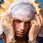 Achille Lauro Instagram - Sull'altare una slot Cristo è una donna Madonne sopra i muri Il mio Dio è in minigonna La mela dell'Eden Eva veste serpente La mela di Jobs Nasci già dipendente Ma a noi sta bene così GENERAZIONE X Cover Story @Vanityfair Thanks to @Simonemarchetti • Creative Director: @directedbyachillelauro Fotografia @LeandroEmede Abiti, @gucci. Gioielli «Hortus Deliciarum», Gucci High Jewelry Fashion editor @nickcerioni. Make-up @nikipinna e @maddalenabrandomakeup per Simone Belli Agency Using Gucci Beauty Hair @francescopegoretti per Simone Belli Agency. Manicure @gamaxofficial @marcella_caricato_ Hanno collaborato Salvatore Pezzella, Arianna Beachi, Michele Potenza. Assistenti fotografo Paolo Baccolo, Riccardo Andreaus. Produzione Sugarkane Studio. Producer Giulia Vercelli. @friendsandpartners Veronica Corno. Ufficio stampa @goigest.