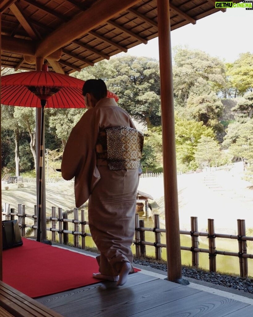 Achille Lauro Instagram - Cresciuto da pregiudicati. Convissuto con gli emarginati. La guerra piace solo a chi non la conosce. Non essere cattivo. Tokyo, Japan