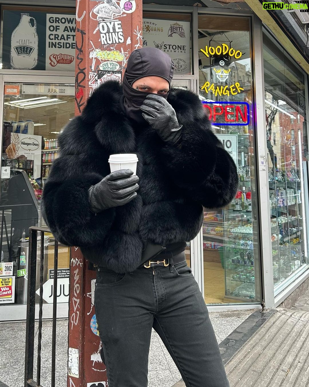 Achille Lauro Instagram - Vodka Liscia. Chelsea Hotel, Ny New York City