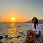Adaa Khan Instagram - Sun, Sea and serenity… it can’t get better than this! 🌅 . . #throwback #Sunset #InstaGood #IGgram #sun #seaside #mykonos #vacaytime #vacationtime #travel #adaakhan #adaaventure #greece🇬🇷