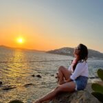 Adaa Khan Instagram - Sun, Sea and serenity… it can’t get better than this! 🌅 . . #throwback #Sunset #InstaGood #IGgram #sun #seaside #mykonos #vacaytime #vacationtime #travel #adaakhan #adaaventure #greece🇬🇷
