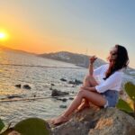 Adaa Khan Instagram - Sun, Sea and serenity… it can’t get better than this! 🌅 . . #throwback #Sunset #InstaGood #IGgram #sun #seaside #mykonos #vacaytime #vacationtime #travel #adaakhan #adaaventure #greece🇬🇷