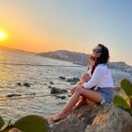 Adaa Khan Instagram – Sun, Sea and serenity… it can’t get better than this! 🌅
.
.
#throwback 
#Sunset #InstaGood #IGgram #sun #seaside #mykonos #vacaytime #vacationtime #travel #adaakhan #adaaventure #greece🇬🇷